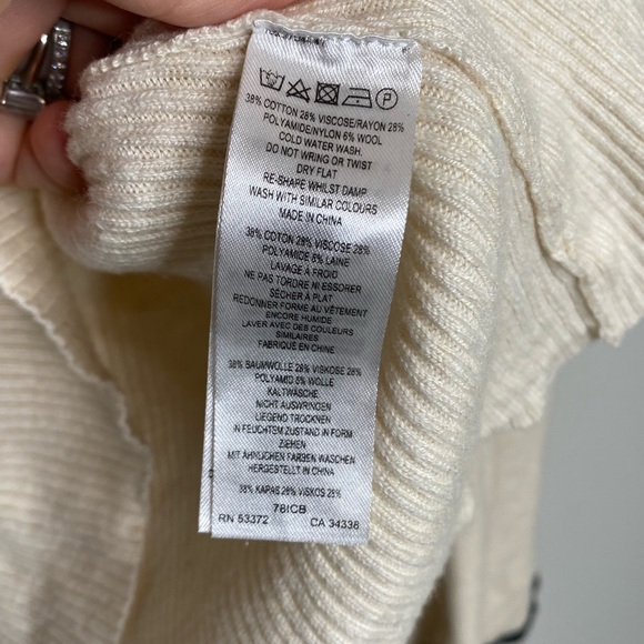 French Connection Vneck sweater Size Large Cream Bell Sleeve Fairy Office Career - Picture 13 of 13